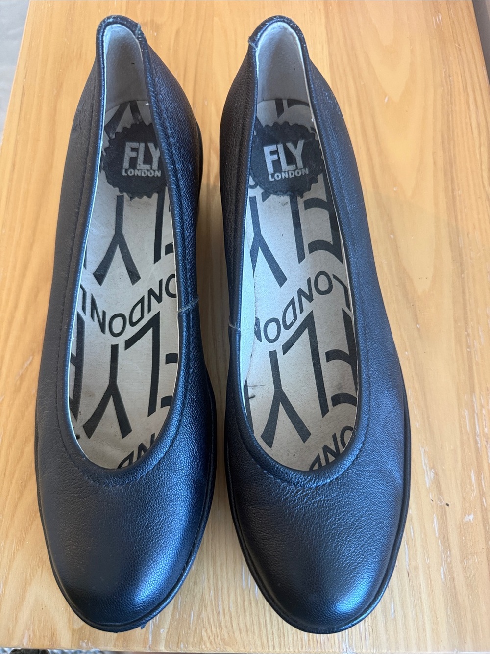 Fly London Black Leather Round-Toe Ballet wedge so comphy 39